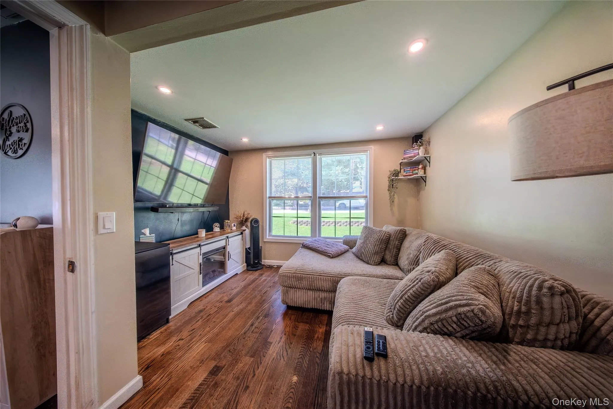 17 Connelly Drive, Brookhaven, NY, 2 Bedrooms Bedrooms, 5 Rooms Rooms,1 BathroomBathrooms,Residential,For Rent,Connelly,0,1035541 17 Connelly Drive, Brookhaven, NY, 2 Bedrooms Bedrooms, 5 Rooms Rooms,1 BathroomBathrooms,Residential,For Rent,Connelly,0,1035541