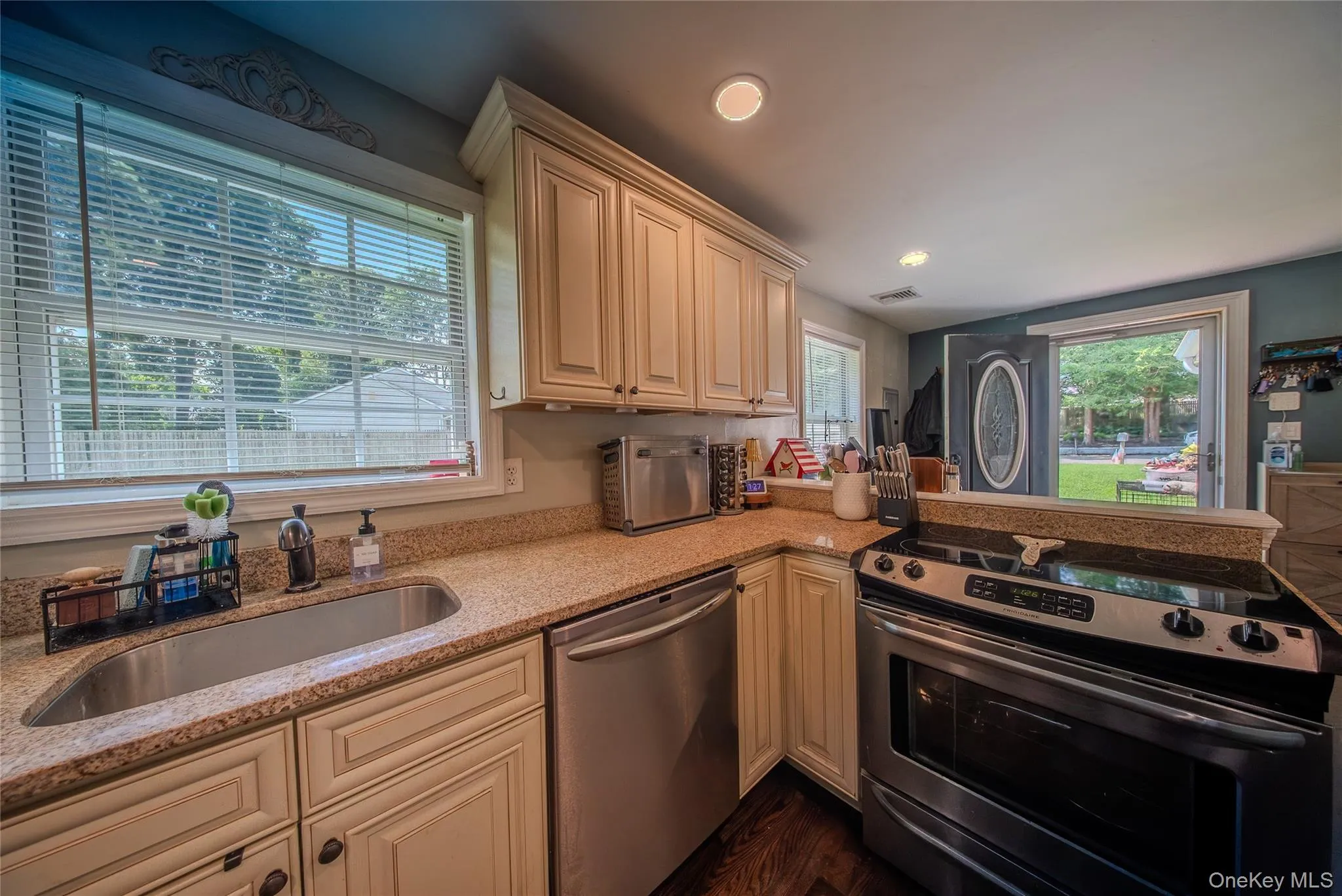 17 Connelly Drive, Brookhaven, NY, 2 Bedrooms Bedrooms, 5 Rooms Rooms,1 BathroomBathrooms,Residential,For Rent,Connelly,0,1035541 17 Connelly Drive, Brookhaven, NY, 2 Bedrooms Bedrooms, 5 Rooms Rooms,1 BathroomBathrooms,Residential,For Rent,Connelly,0,1035541