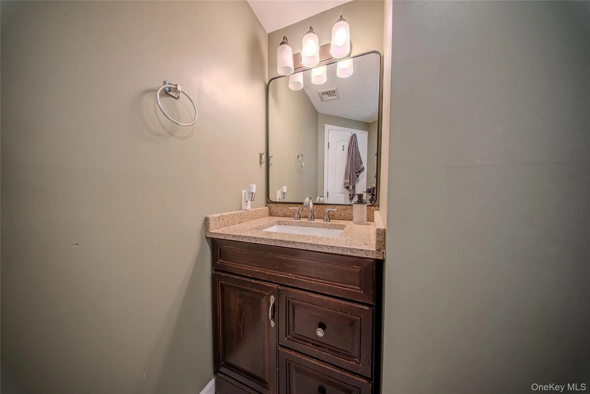 17 Connelly Drive, Brookhaven, NY, 2 Bedrooms Bedrooms, 5 Rooms Rooms,1 BathroomBathrooms,Residential,For Rent,Connelly,0,1035541 17 Connelly Drive, Brookhaven, NY, 2 Bedrooms Bedrooms, 5 Rooms Rooms,1 BathroomBathrooms,Residential,For Rent,Connelly,0,1035541
