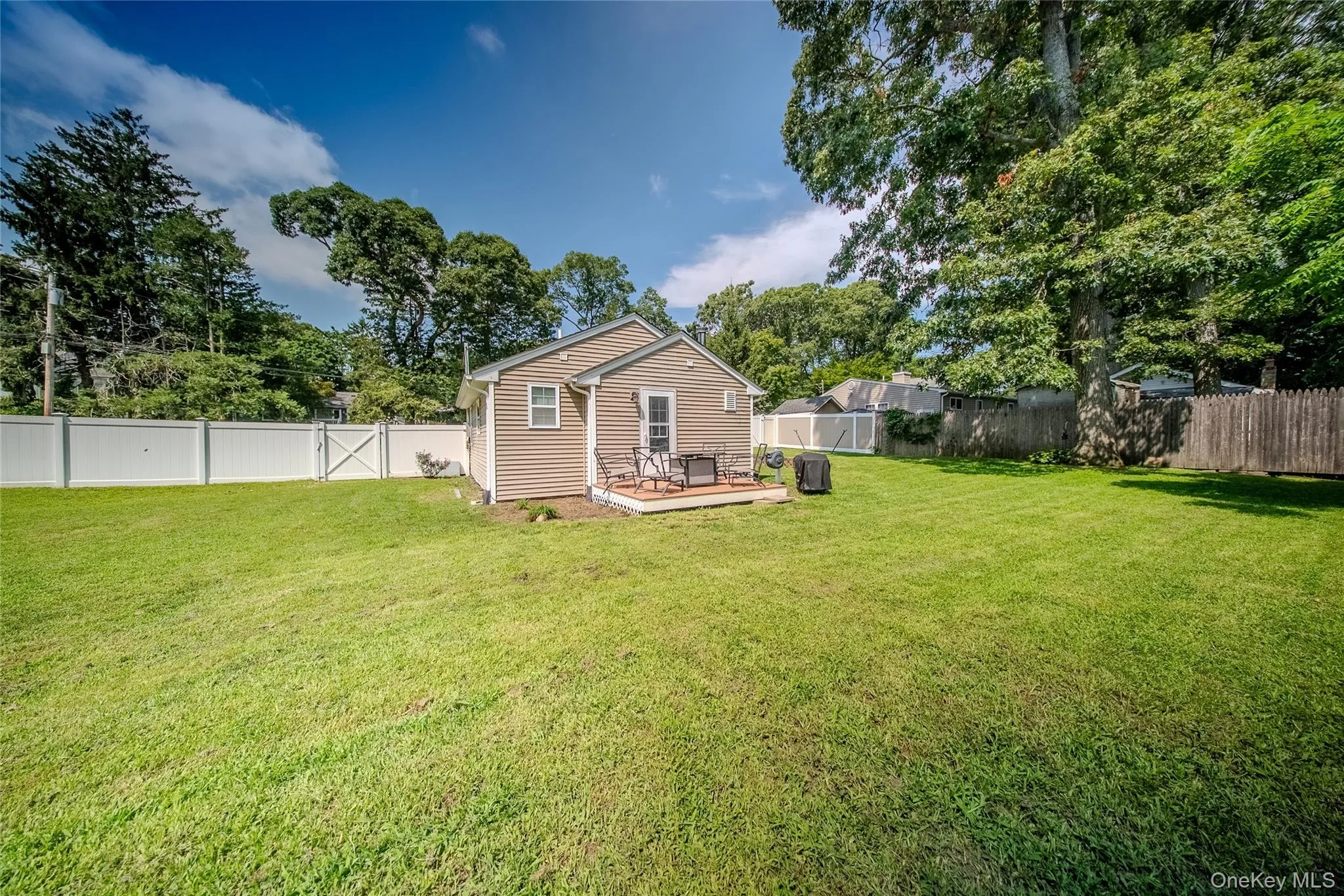 17 Connelly Drive, Brookhaven, NY, 2 Bedrooms Bedrooms, 5 Rooms Rooms,1 BathroomBathrooms,Residential,For Rent,Connelly,0,1035541 17 Connelly Drive, Brookhaven, NY, 2 Bedrooms Bedrooms, 5 Rooms Rooms,1 BathroomBathrooms,Residential,For Rent,Connelly,0,1035541