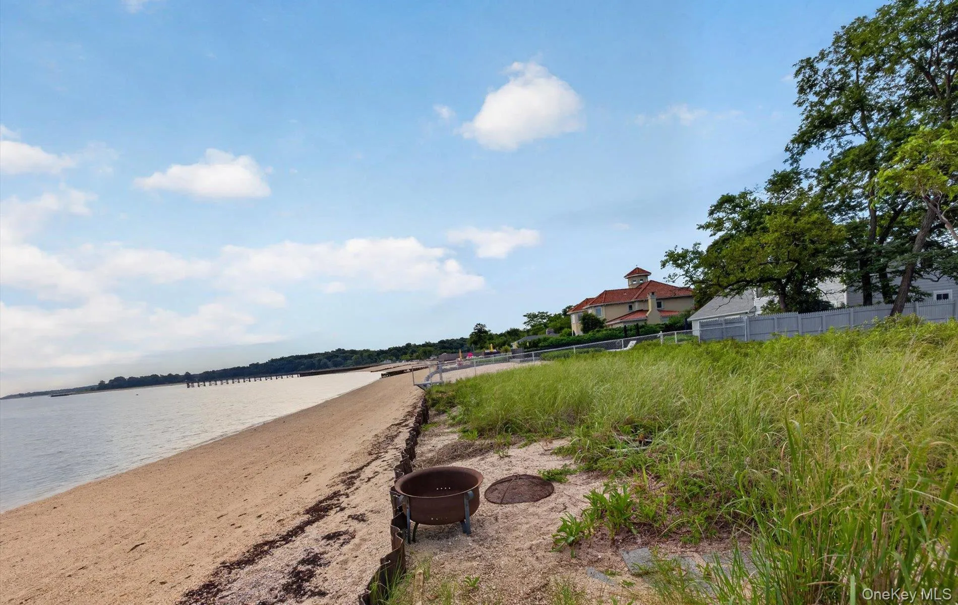 Expansive sandy beach Expansive sandy beach
