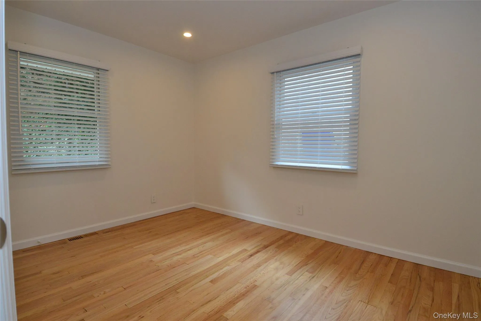 33 Terrace Place, Eastchester, NY, 3 Bedrooms Bedrooms, 5 Rooms Rooms,1 BathroomBathrooms,Residential Lease,For Rent,Terrace,0,1035552 33 Terrace Place, Eastchester, NY, 3 Bedrooms Bedrooms, 5 Rooms Rooms,1 BathroomBathrooms,Residential Lease,For Rent,Terrace,0,1035552