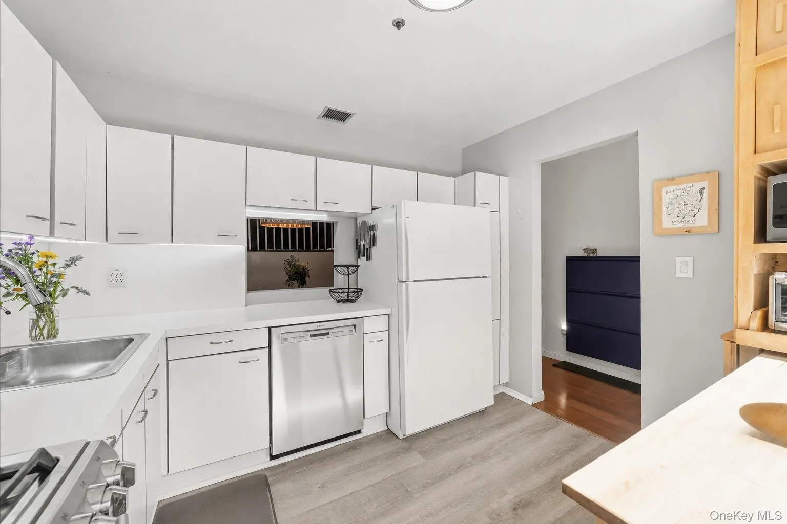 1103 Hunters Run, Greenburgh, NY, 2 Bedrooms Bedrooms, 5 Rooms Rooms,1 BathroomBathrooms,Residential Lease,For Rent,Hunters,0,1035565 1103 Hunters Run, Greenburgh, NY, 2 Bedrooms Bedrooms, 5 Rooms Rooms,1 BathroomBathrooms,Residential Lease,For Rent,Hunters,0,1035565