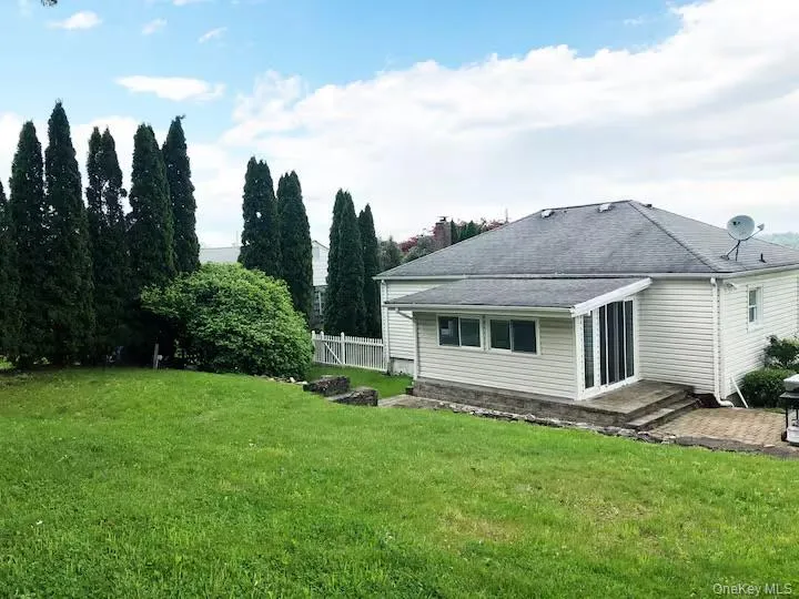 96 Orange Street, Marlboro, NY, 3 Bedrooms Bedrooms, 6 Rooms Rooms,1 BathroomBathrooms,Residential Lease,For Rent,Orange,0,1035567 96 Orange Street, Marlboro, NY, 3 Bedrooms Bedrooms, 6 Rooms Rooms,1 BathroomBathrooms,Residential Lease,For Rent,Orange,0,1035567