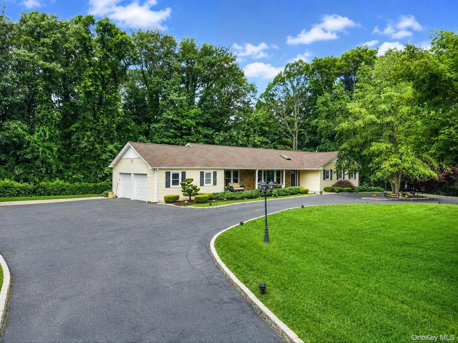 10 Williamsburg Drive, Smithtown, NY, 4 Bedrooms Bedrooms, 8 Rooms Rooms,3 BathroomsBathrooms,Residential,For Rent,Williamsburg,0,1035573 10 Williamsburg Drive, Smithtown, NY, 4 Bedrooms Bedrooms, 8 Rooms Rooms,3 BathroomsBathrooms,Residential,For Rent,Williamsburg,0,1035573
