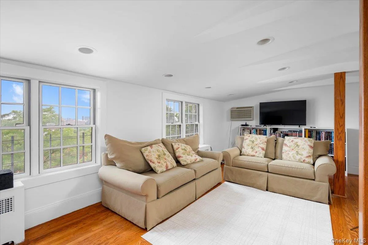 2727 Netherland Avenue, New York, NY, 4 Bedrooms Bedrooms, 7 Rooms Rooms,3 BathroomsBathrooms,Residential,For Rent,Netherland,0,1035581 2727 Netherland Avenue, New York, NY, 4 Bedrooms Bedrooms, 7 Rooms Rooms,3 BathroomsBathrooms,Residential,For Rent,Netherland,0,1035581
