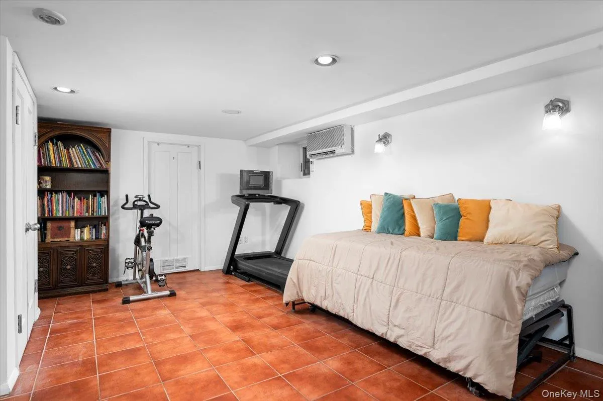 2727 Netherland Avenue, New York, NY, 4 Bedrooms Bedrooms, 7 Rooms Rooms,3 BathroomsBathrooms,Residential,For Rent,Netherland,0,1035581 2727 Netherland Avenue, New York, NY, 4 Bedrooms Bedrooms, 7 Rooms Rooms,3 BathroomsBathrooms,Residential,For Rent,Netherland,0,1035581