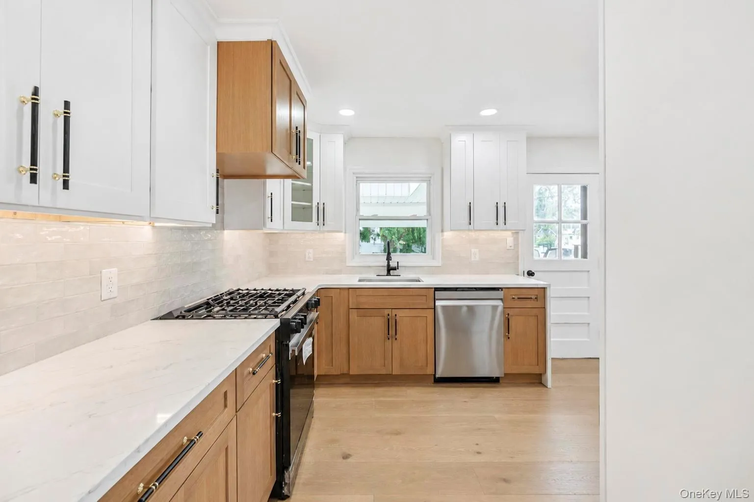 10 York Street, Oyster Bay, NY, 4 Bedrooms Bedrooms, 8 Rooms Rooms,3 BathroomsBathrooms,Residential,For Rent,York,0,1035586 10 York Street, Oyster Bay, NY, 4 Bedrooms Bedrooms, 8 Rooms Rooms,3 BathroomsBathrooms,Residential,For Rent,York,0,1035586