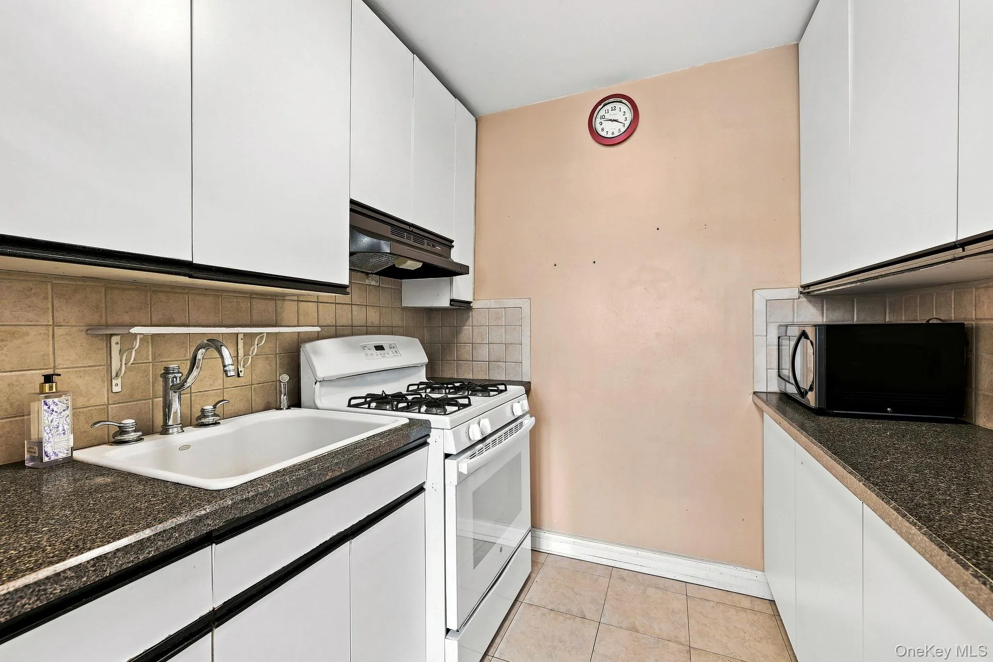 10 Franklin Avenue, White Plains, NY, 1 Bedroom Bedrooms, 3 Rooms Rooms,1 BathroomBathrooms,Residential,For Rent,Franklin,0,1035588 10 Franklin Avenue, White Plains, NY, 1 Bedroom Bedrooms, 3 Rooms Rooms,1 BathroomBathrooms,Residential,For Rent,Franklin,0,1035588