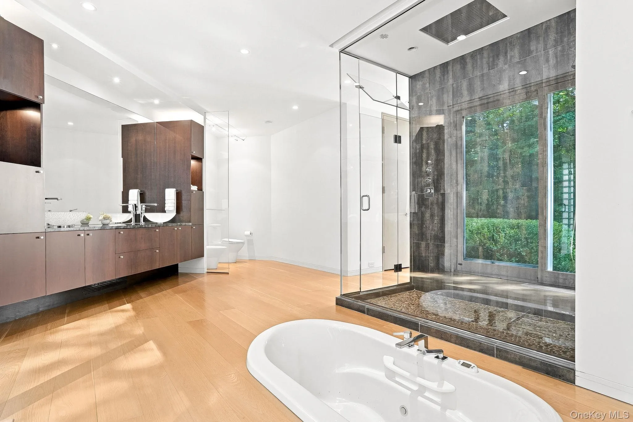 Master Bathroom Master Bathroom