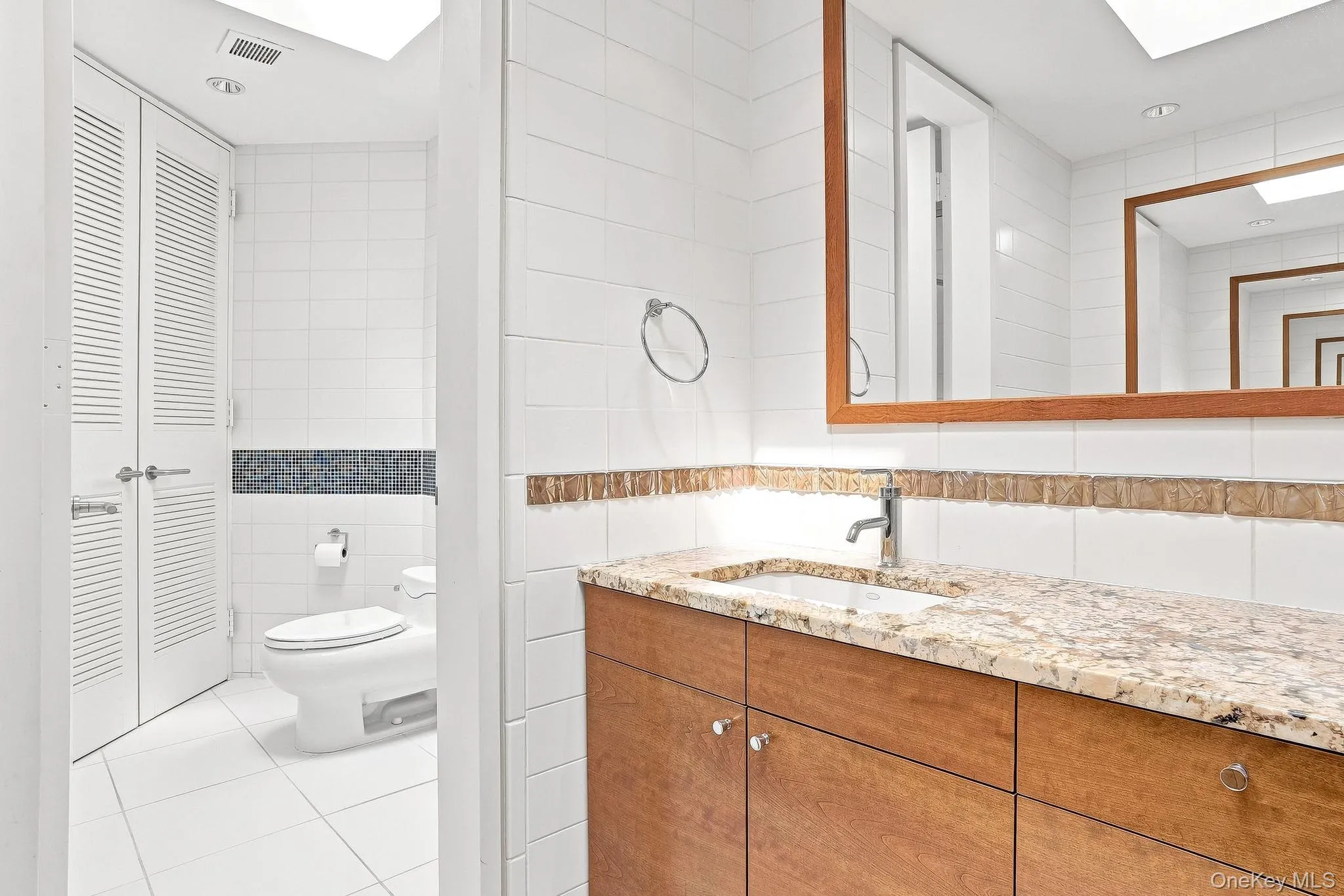 Shared bathroom between two bedrooms Shared bathroom between two bedrooms
