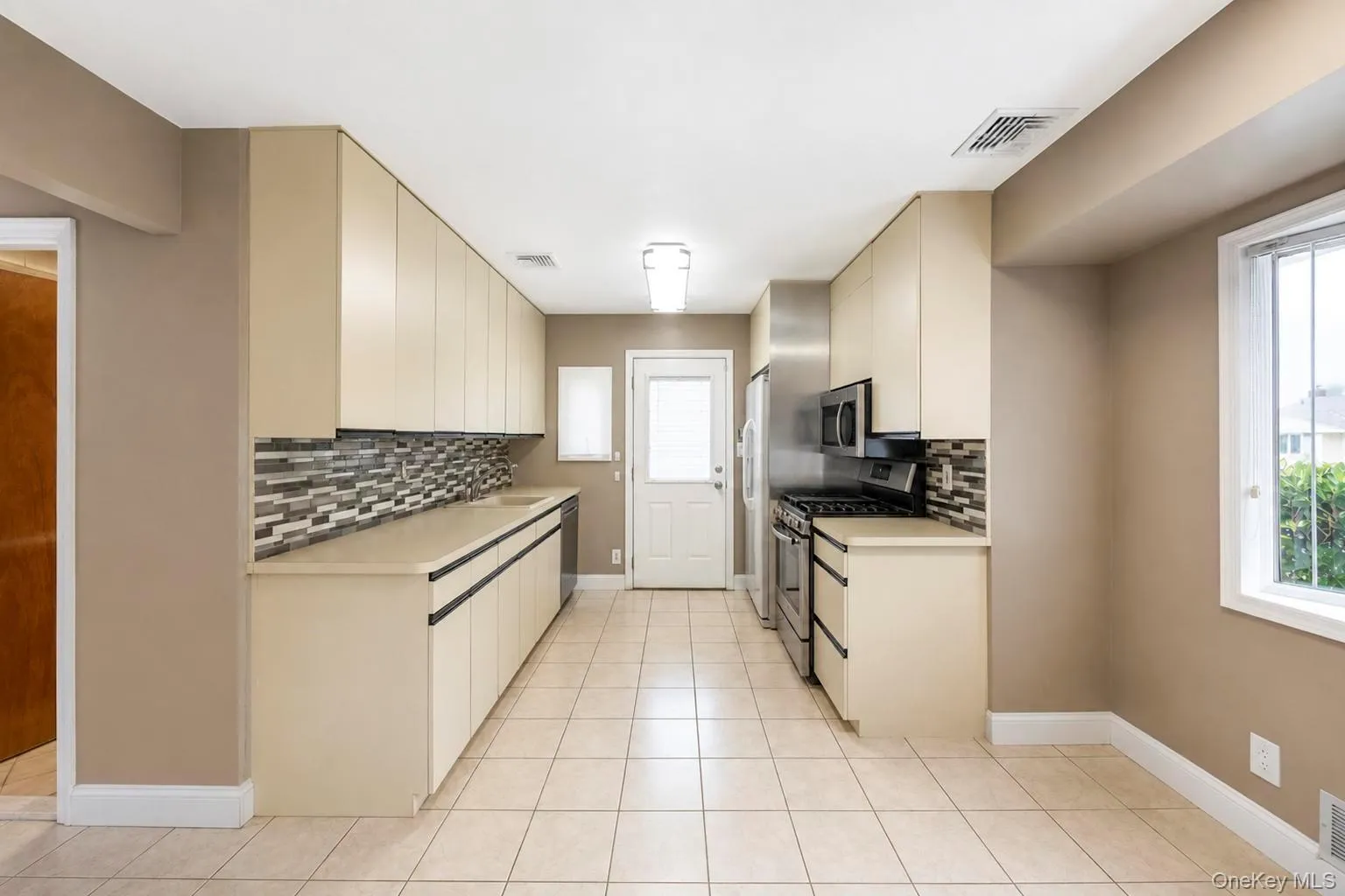 62 Wellesley Lane, Oyster Bay, NY, 4 Bedrooms Bedrooms, 8 Rooms Rooms,2 BathroomsBathrooms,Residential,For Rent,Wellesley,0,1035605 62 Wellesley Lane, Oyster Bay, NY, 4 Bedrooms Bedrooms, 8 Rooms Rooms,2 BathroomsBathrooms,Residential,For Rent,Wellesley,0,1035605