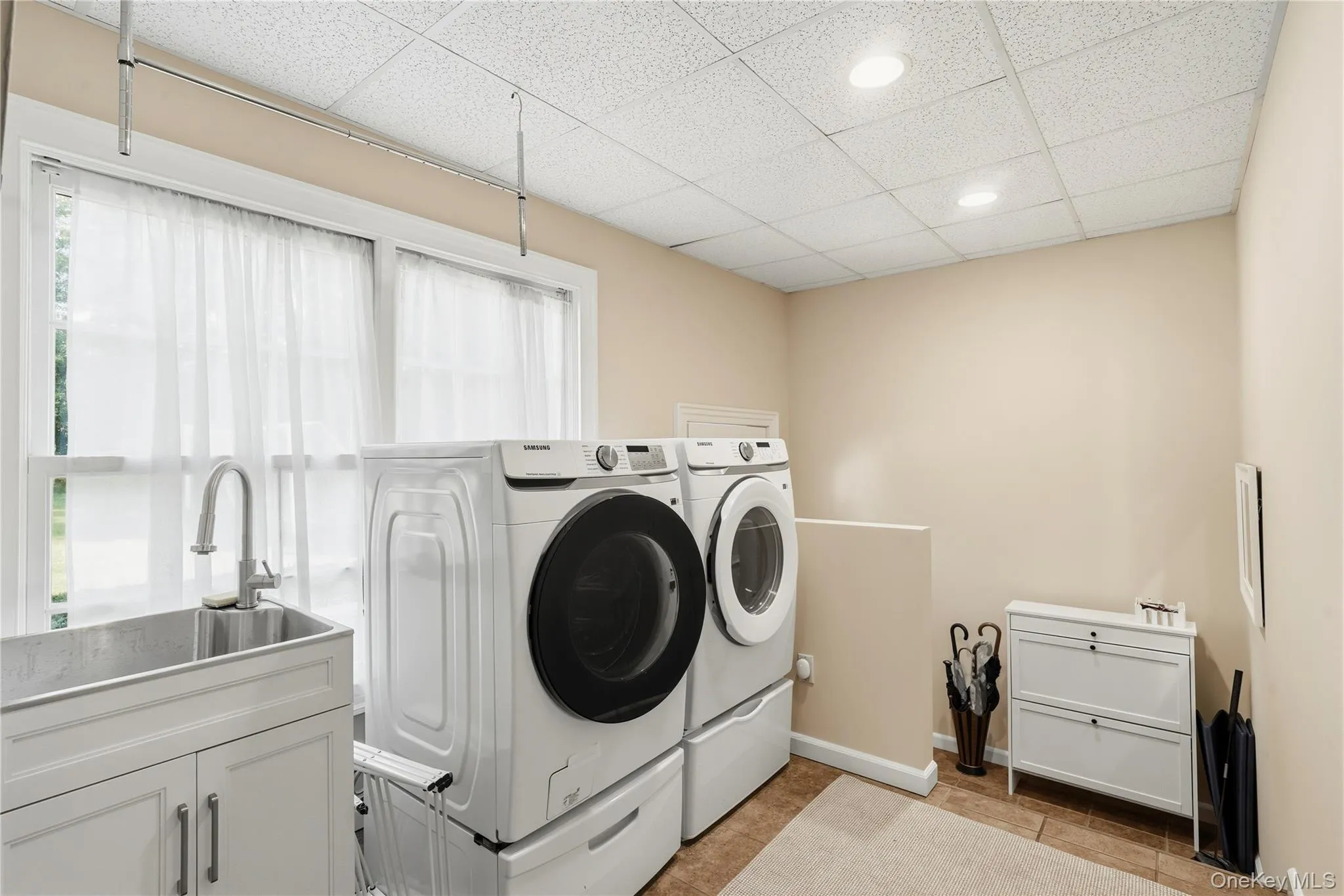 87 4th Street, Hempstead, NY, 6 Bedrooms Bedrooms, 10 Rooms Rooms,5 BathroomsBathrooms,Residential,For Rent,4th,0,1035608 87 4th Street, Hempstead, NY, 6 Bedrooms Bedrooms, 10 Rooms Rooms,5 BathroomsBathrooms,Residential,For Rent,4th,0,1035608