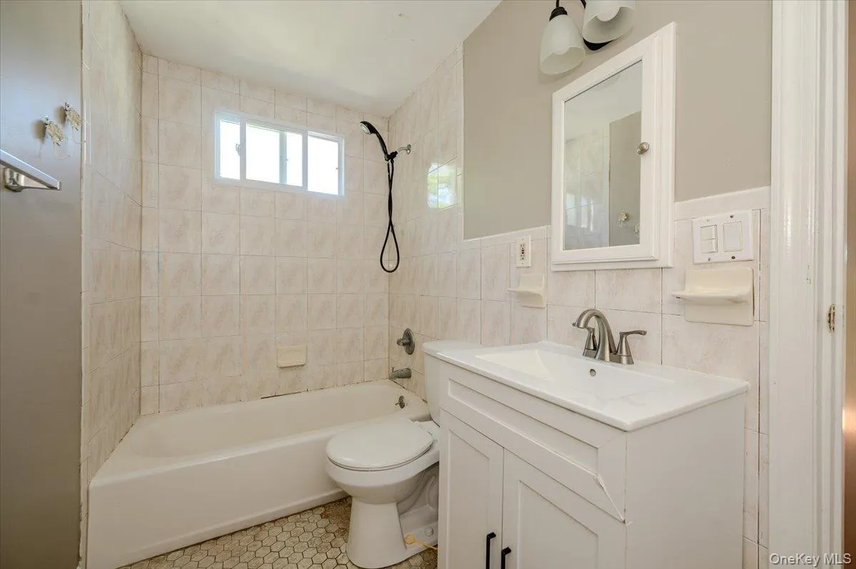 13 Truxton Road, Hempstead, NY, 3 Bedrooms Bedrooms, 5 Rooms Rooms,1 BathroomBathrooms,Residential Lease,For Rent,Truxton,0,1035612 13 Truxton Road, Hempstead, NY, 3 Bedrooms Bedrooms, 5 Rooms Rooms,1 BathroomBathrooms,Residential Lease,For Rent,Truxton,0,1035612