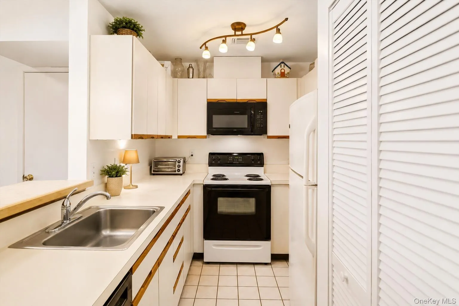 823 Shore Road, Long Beach, NY, 2 Bedrooms Bedrooms, 6 Rooms Rooms,1 BathroomBathrooms,Residential,For Rent,Shore,0,1035624 823 Shore Road, Long Beach, NY, 2 Bedrooms Bedrooms, 6 Rooms Rooms,1 BathroomBathrooms,Residential,For Rent,Shore,0,1035624