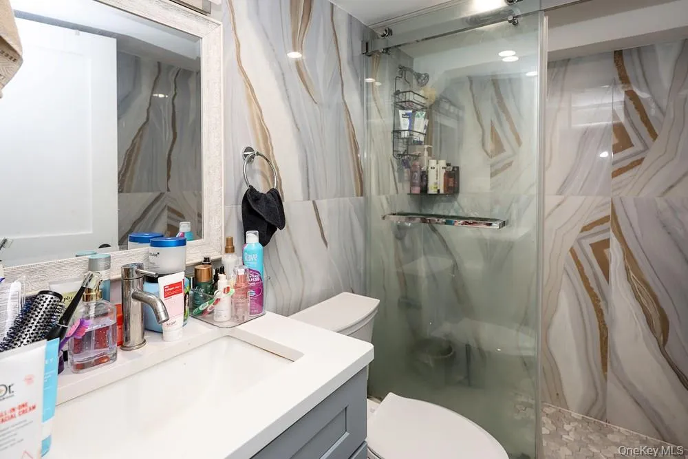 42 Celler Avenue, North Hempstead, NY, 4 Bedrooms Bedrooms, 8 Rooms Rooms,4 BathroomsBathrooms,Residential,For Rent,Celler,0,1035629 42 Celler Avenue, North Hempstead, NY, 4 Bedrooms Bedrooms, 8 Rooms Rooms,4 BathroomsBathrooms,Residential,For Rent,Celler,0,1035629