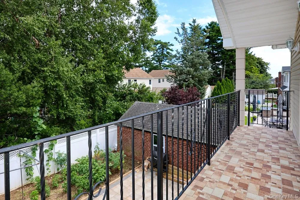 42 Celler Avenue, North Hempstead, NY, 4 Bedrooms Bedrooms, 8 Rooms Rooms,4 BathroomsBathrooms,Residential,For Rent,Celler,0,1035629 42 Celler Avenue, North Hempstead, NY, 4 Bedrooms Bedrooms, 8 Rooms Rooms,4 BathroomsBathrooms,Residential,For Rent,Celler,0,1035629