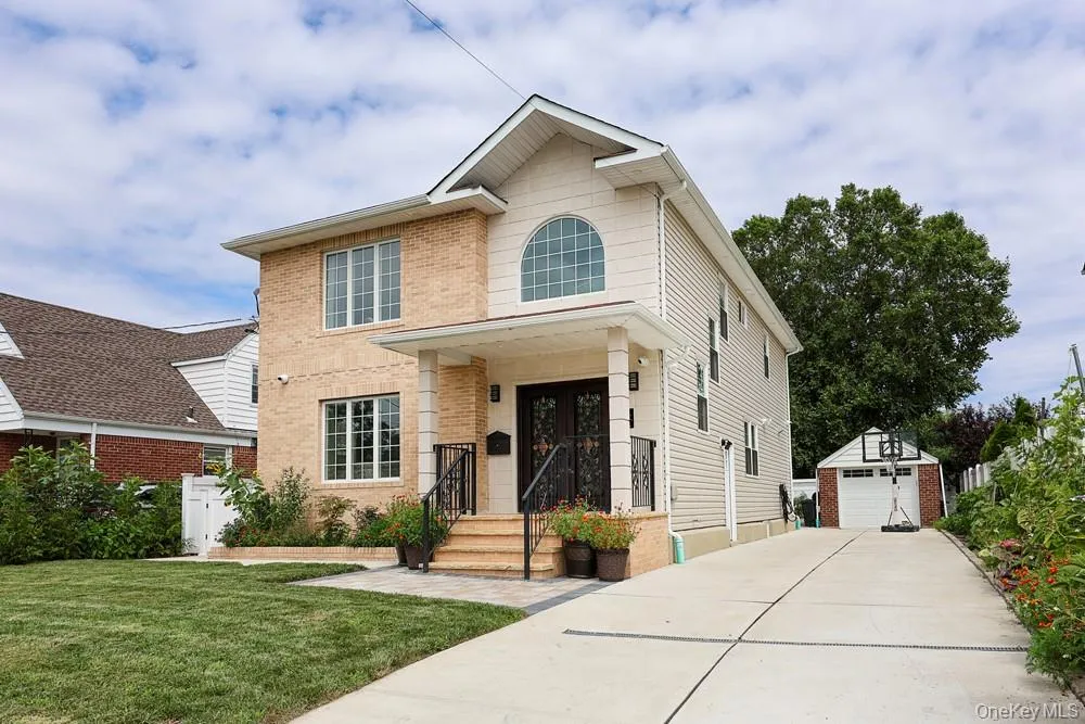 42 Celler Avenue, North Hempstead, NY, 4 Bedrooms Bedrooms, 8 Rooms Rooms,4 BathroomsBathrooms,Residential,For Rent,Celler,0,1035629 42 Celler Avenue, North Hempstead, NY, 4 Bedrooms Bedrooms, 8 Rooms Rooms,4 BathroomsBathrooms,Residential,For Rent,Celler,0,1035629