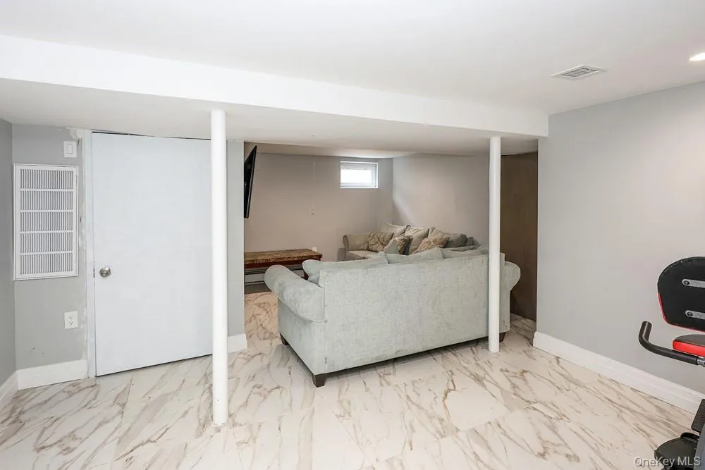 42 Celler Avenue, North Hempstead, NY, 4 Bedrooms Bedrooms, 8 Rooms Rooms,4 BathroomsBathrooms,Residential,For Rent,Celler,0,1035629 42 Celler Avenue, North Hempstead, NY, 4 Bedrooms Bedrooms, 8 Rooms Rooms,4 BathroomsBathrooms,Residential,For Rent,Celler,0,1035629