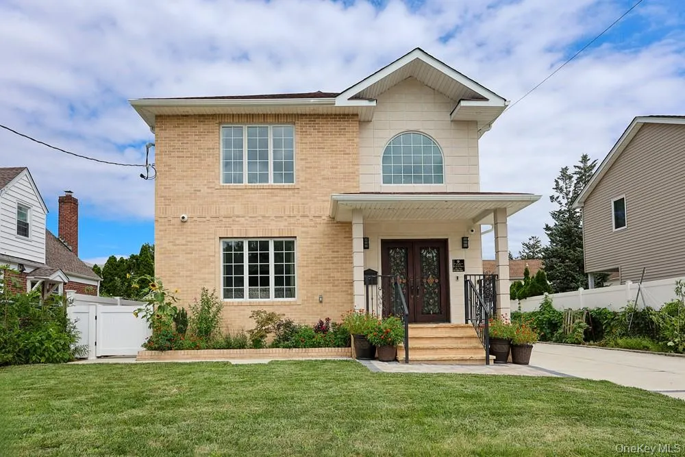 42 Celler Avenue, North Hempstead, NY, 4 Bedrooms Bedrooms, 8 Rooms Rooms,4 BathroomsBathrooms,Residential,For Rent,Celler,0,1035629 42 Celler Avenue, North Hempstead, NY, 4 Bedrooms Bedrooms, 8 Rooms Rooms,4 BathroomsBathrooms,Residential,For Rent,Celler,0,1035629