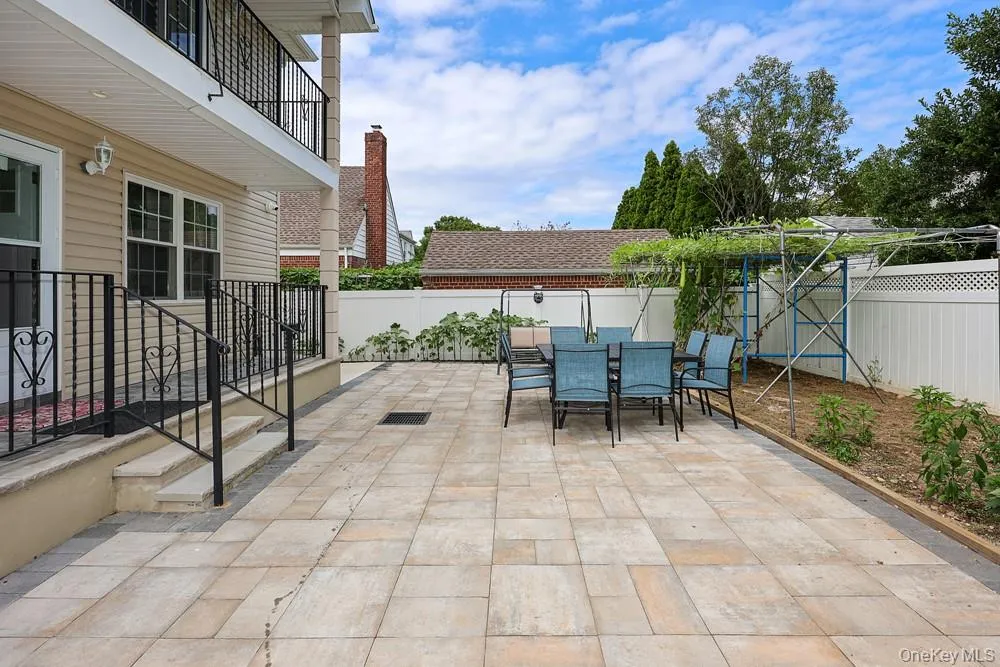 42 Celler Avenue, North Hempstead, NY, 4 Bedrooms Bedrooms, 8 Rooms Rooms,4 BathroomsBathrooms,Residential,For Rent,Celler,0,1035629 42 Celler Avenue, North Hempstead, NY, 4 Bedrooms Bedrooms, 8 Rooms Rooms,4 BathroomsBathrooms,Residential,For Rent,Celler,0,1035629