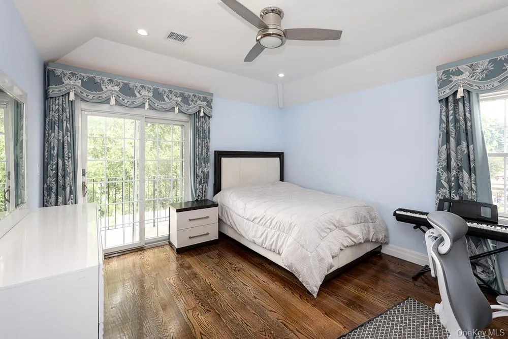 42 Celler Avenue, North Hempstead, NY, 4 Bedrooms Bedrooms, 8 Rooms Rooms,4 BathroomsBathrooms,Residential,For Rent,Celler,0,1035629 42 Celler Avenue, North Hempstead, NY, 4 Bedrooms Bedrooms, 8 Rooms Rooms,4 BathroomsBathrooms,Residential,For Rent,Celler,0,1035629