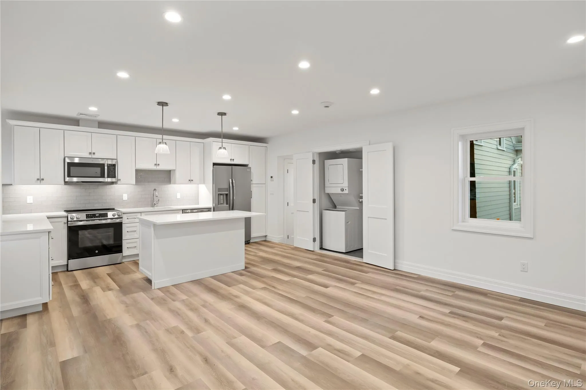 71 Main Street, Oyster Bay, NY, 1 Bedroom Bedrooms, 4 Rooms Rooms,1 BathroomBathrooms,Residential Lease,For Rent,Main,0,1035631 71 Main Street, Oyster Bay, NY, 1 Bedroom Bedrooms, 4 Rooms Rooms,1 BathroomBathrooms,Residential Lease,For Rent,Main,0,1035631