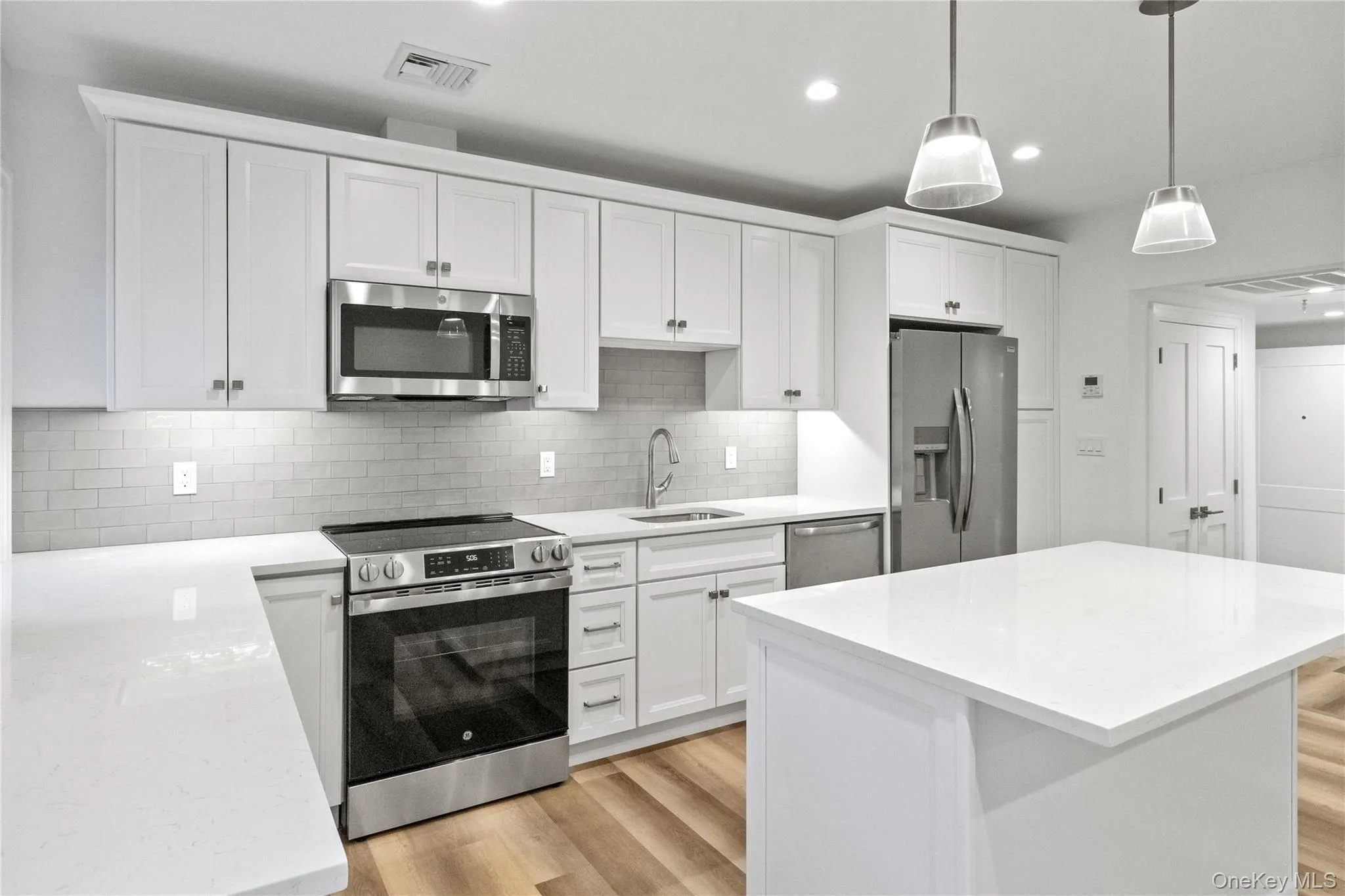 71 Main Street, Oyster Bay, NY, 1 Bedroom Bedrooms, 4 Rooms Rooms,1 BathroomBathrooms,Residential Lease,For Rent,Main,0,1035631 71 Main Street, Oyster Bay, NY, 1 Bedroom Bedrooms, 4 Rooms Rooms,1 BathroomBathrooms,Residential Lease,For Rent,Main,0,1035631