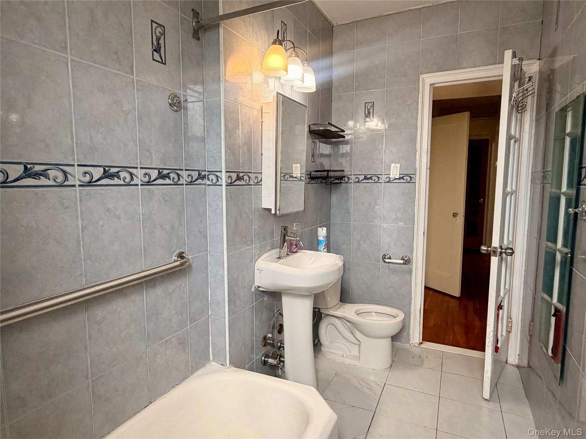 1717 Avenue, New York, NY, 1 Bedroom Bedrooms, 4 Rooms Rooms,1 BathroomBathrooms,Residential,For Rent,Avenue,0,1035632 1717 Avenue, New York, NY, 1 Bedroom Bedrooms, 4 Rooms Rooms,1 BathroomBathrooms,Residential,For Rent,Avenue,0,1035632
