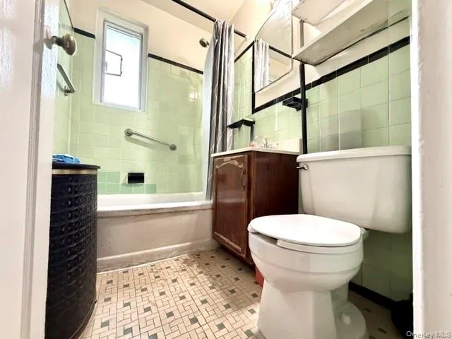 69-29 218th Street, New York, NY, 2 Bedrooms Bedrooms, 4 Rooms Rooms,1 BathroomBathrooms,Residential,For Rent,218th,0,1035635 69-29 218th Street, New York, NY, 2 Bedrooms Bedrooms, 4 Rooms Rooms,1 BathroomBathrooms,Residential,For Rent,218th,0,1035635