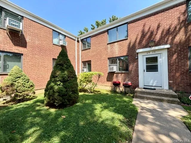 69-29 218th Street, New York, NY, 2 Bedrooms Bedrooms, 4 Rooms Rooms,1 BathroomBathrooms,Residential,For Rent,218th,0,1035635 69-29 218th Street, New York, NY, 2 Bedrooms Bedrooms, 4 Rooms Rooms,1 BathroomBathrooms,Residential,For Rent,218th,0,1035635