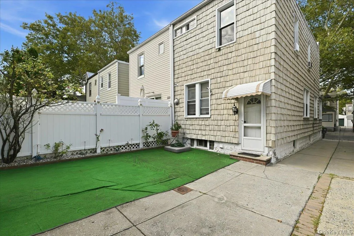 7733 79th Place, New York, NY, 3 Bedrooms Bedrooms, 6 Rooms Rooms,2 BathroomsBathrooms,Residential,For Rent,79th,0,1035637 7733 79th Place, New York, NY, 3 Bedrooms Bedrooms, 6 Rooms Rooms,2 BathroomsBathrooms,Residential,For Rent,79th,0,1035637