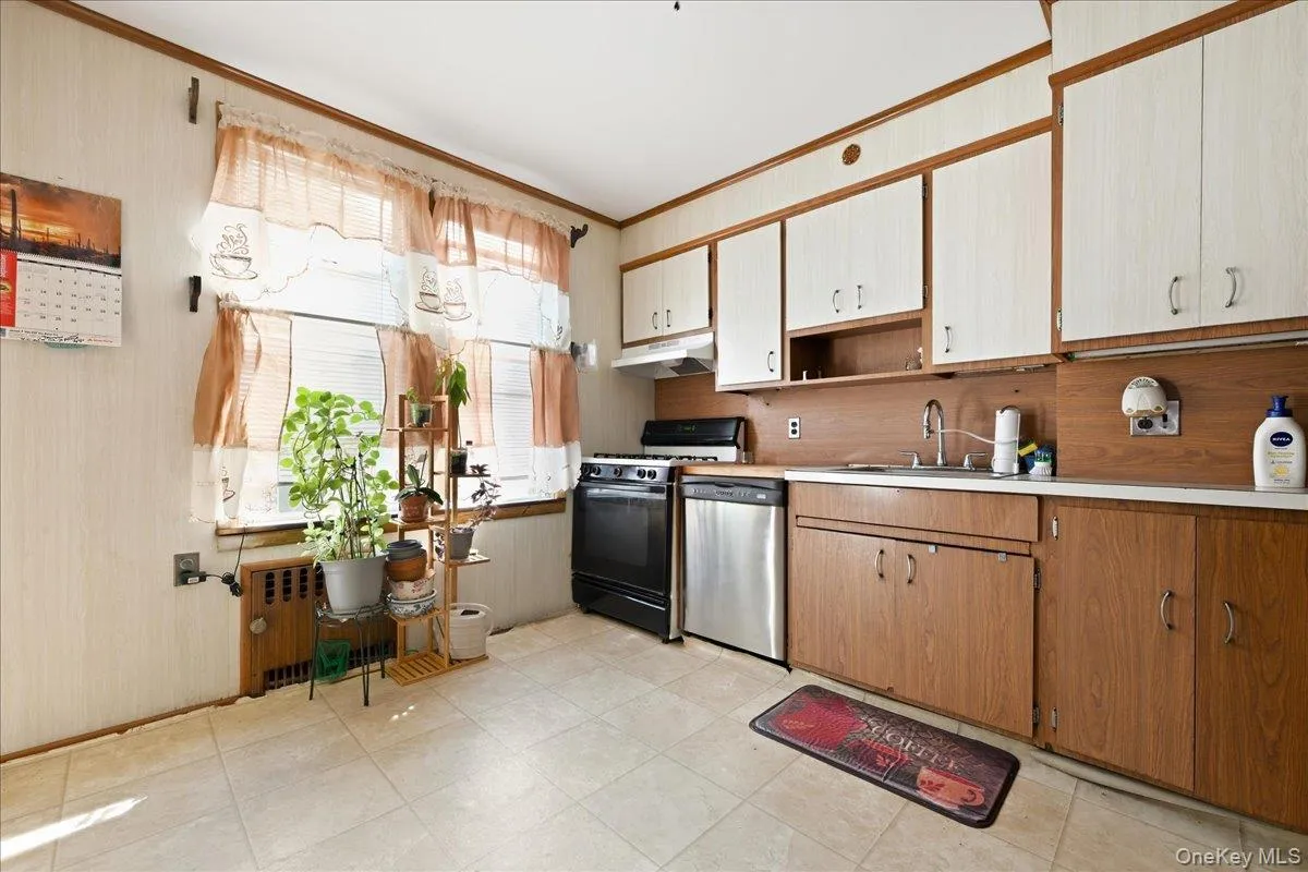 7733 79th Place, New York, NY, 3 Bedrooms Bedrooms, 6 Rooms Rooms,2 BathroomsBathrooms,Residential,For Rent,79th,0,1035637 7733 79th Place, New York, NY, 3 Bedrooms Bedrooms, 6 Rooms Rooms,2 BathroomsBathrooms,Residential,For Rent,79th,0,1035637