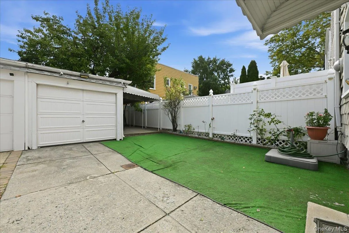 7733 79th Place, New York, NY, 3 Bedrooms Bedrooms, 6 Rooms Rooms,2 BathroomsBathrooms,Residential,For Rent,79th,0,1035637 7733 79th Place, New York, NY, 3 Bedrooms Bedrooms, 6 Rooms Rooms,2 BathroomsBathrooms,Residential,For Rent,79th,0,1035637