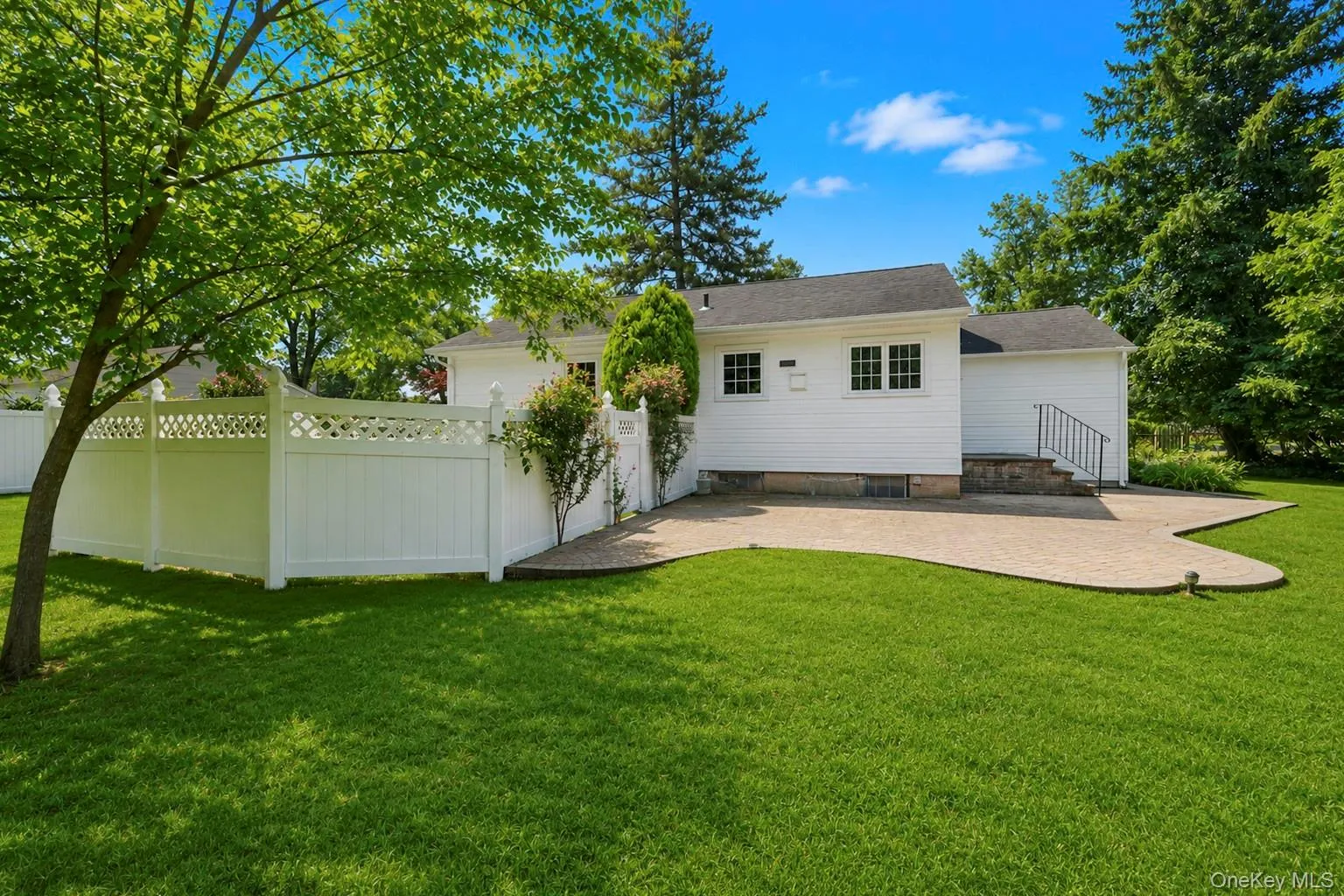 1 Dale Lane, Smithtown, NY, 3 Bedrooms Bedrooms, 7 Rooms Rooms,1 BathroomBathrooms,Residential,For Rent,Dale,0,1035638 1 Dale Lane, Smithtown, NY, 3 Bedrooms Bedrooms, 7 Rooms Rooms,1 BathroomBathrooms,Residential,For Rent,Dale,0,1035638