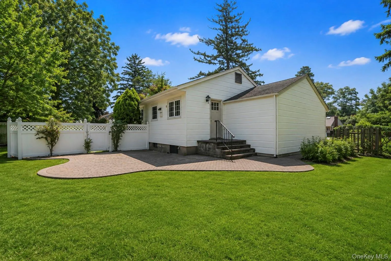 1 Dale Lane, Smithtown, NY, 3 Bedrooms Bedrooms, 7 Rooms Rooms,1 BathroomBathrooms,Residential,For Rent,Dale,0,1035638 1 Dale Lane, Smithtown, NY, 3 Bedrooms Bedrooms, 7 Rooms Rooms,1 BathroomBathrooms,Residential,For Rent,Dale,0,1035638