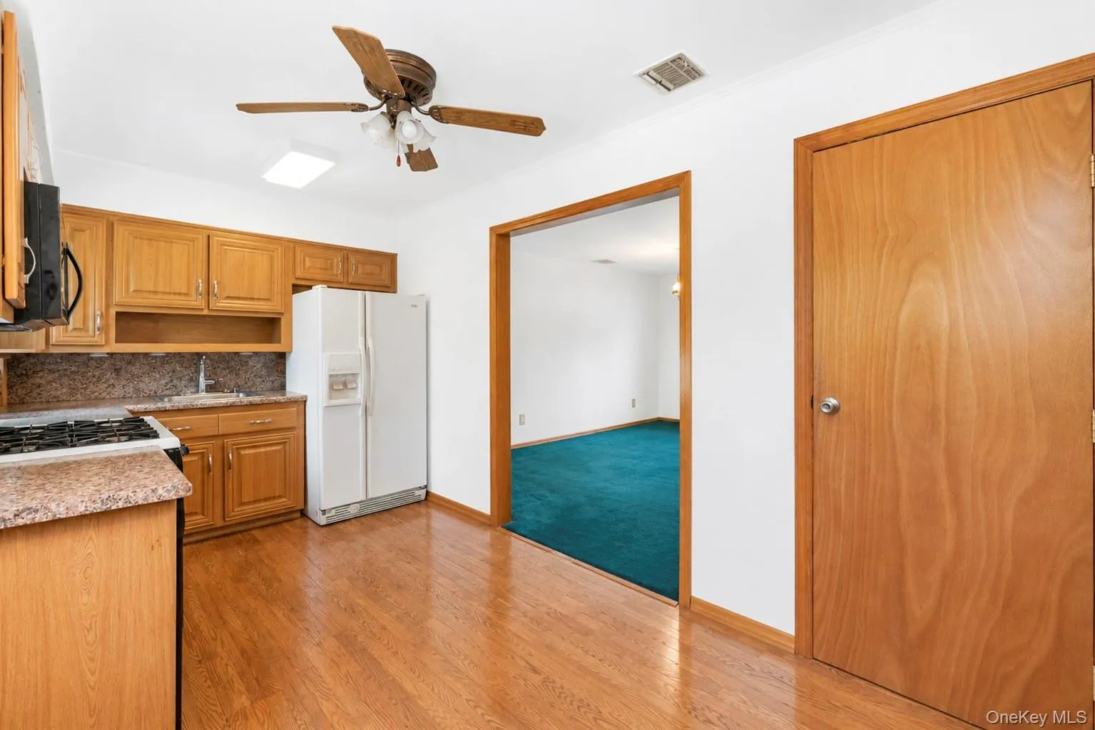 1 Dale Lane, Smithtown, NY, 3 Bedrooms Bedrooms, 7 Rooms Rooms,1 BathroomBathrooms,Residential,For Rent,Dale,0,1035638 1 Dale Lane, Smithtown, NY, 3 Bedrooms Bedrooms, 7 Rooms Rooms,1 BathroomBathrooms,Residential,For Rent,Dale,0,1035638