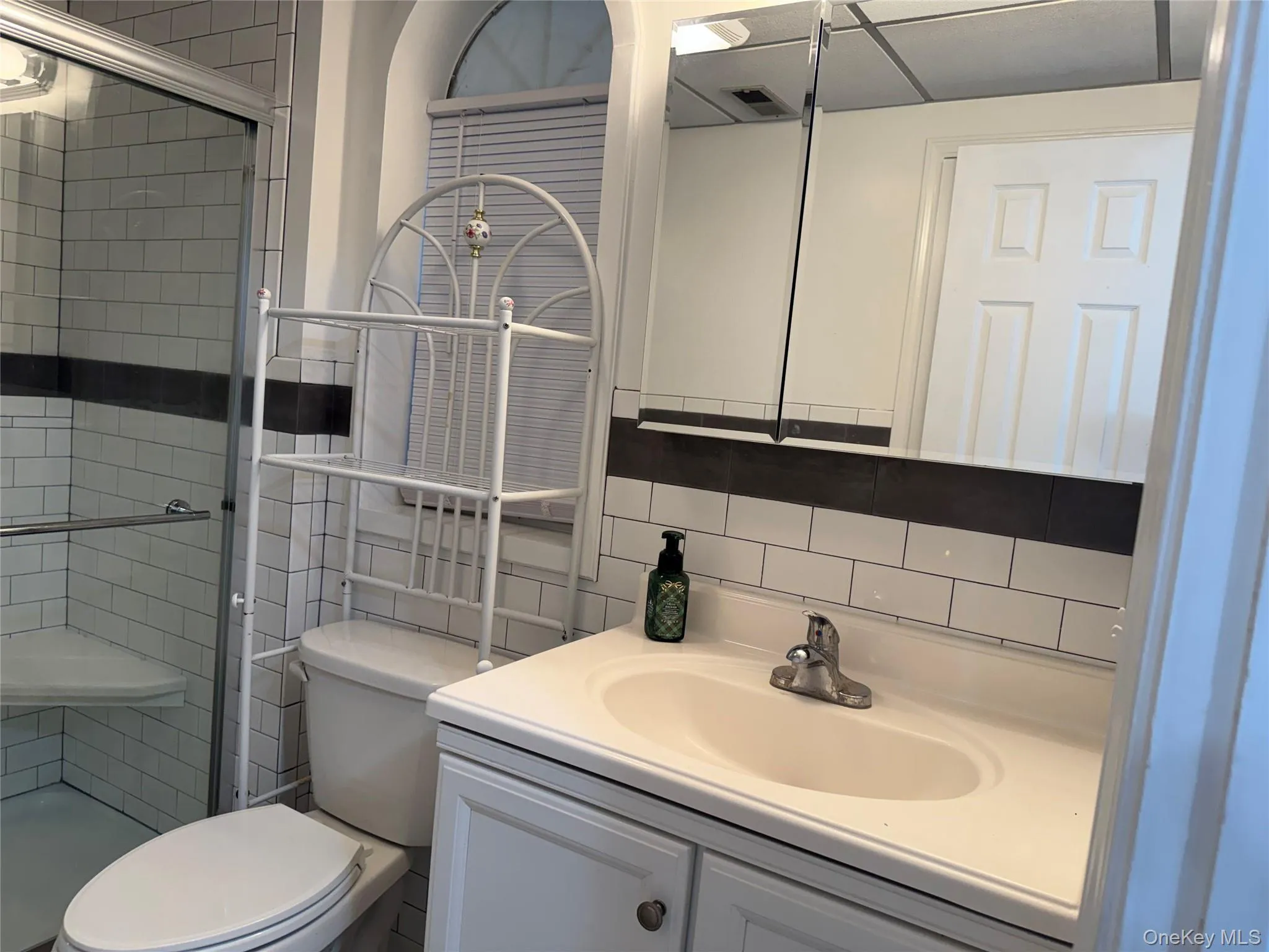 11 Tivoli Gardens, Red Hook, NY, 1 Bedroom Bedrooms, 5 Rooms Rooms,1 BathroomBathrooms,Residential Lease,For Rent,Tivoli,0,1035639 11 Tivoli Gardens, Red Hook, NY, 1 Bedroom Bedrooms, 5 Rooms Rooms,1 BathroomBathrooms,Residential Lease,For Rent,Tivoli,0,1035639