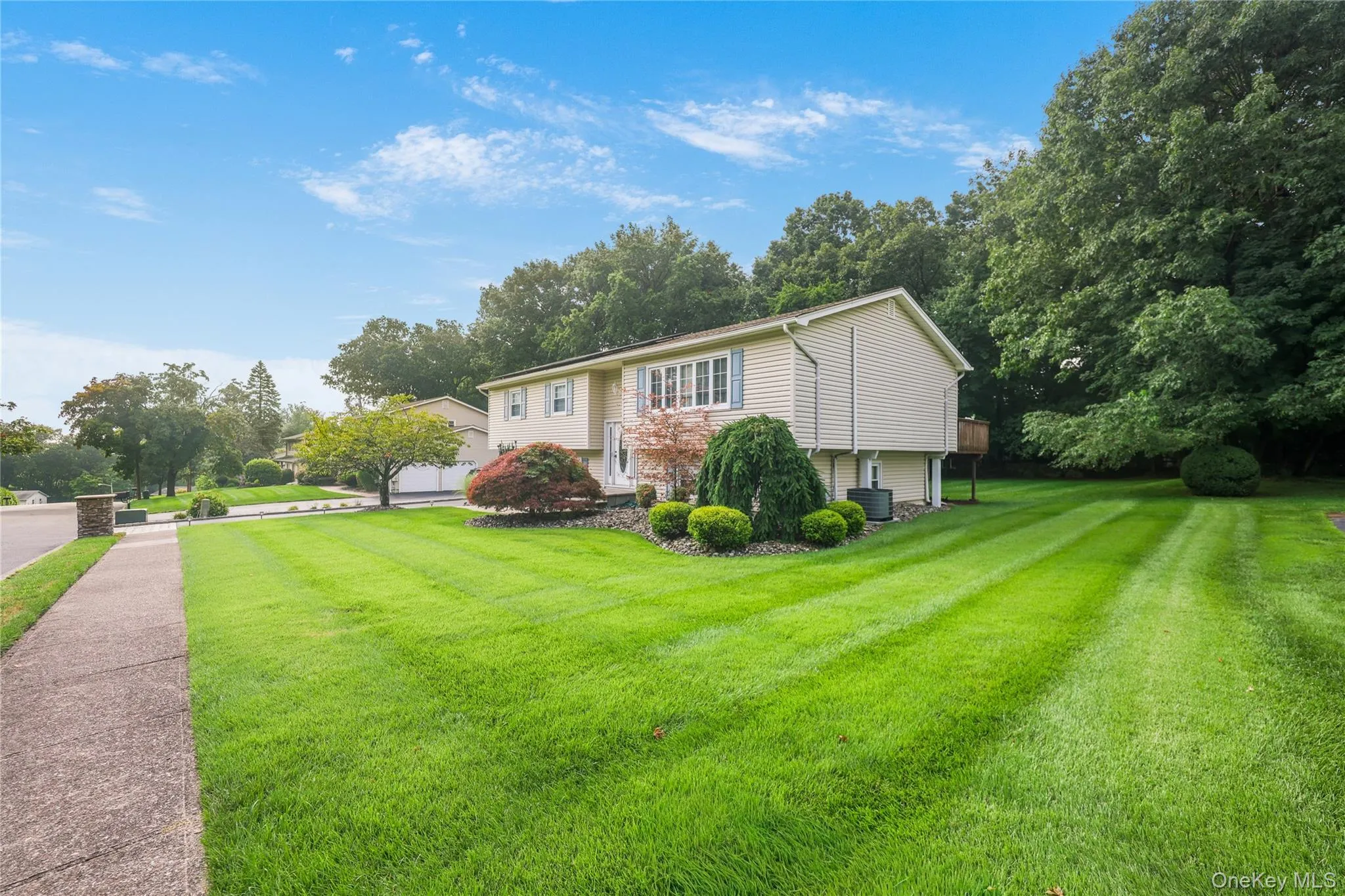 34 Strathmore Drive, Clarkstown, NY, 4 Bedrooms Bedrooms, ,2 BathroomsBathrooms,Residential,For Rent,Strathmore,0,1035640 34 Strathmore Drive, Clarkstown, NY, 4 Bedrooms Bedrooms, ,2 BathroomsBathrooms,Residential,For Rent,Strathmore,0,1035640