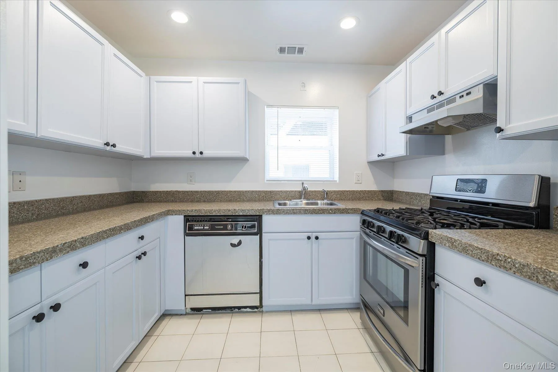 537 Broadway, Long Beach, NY, 2 Bedrooms Bedrooms, 4 Rooms Rooms,2 BathroomsBathrooms,Residential Lease,For Rent,Broadway,0,1035648 537 Broadway, Long Beach, NY, 2 Bedrooms Bedrooms, 4 Rooms Rooms,2 BathroomsBathrooms,Residential Lease,For Rent,Broadway,0,1035648