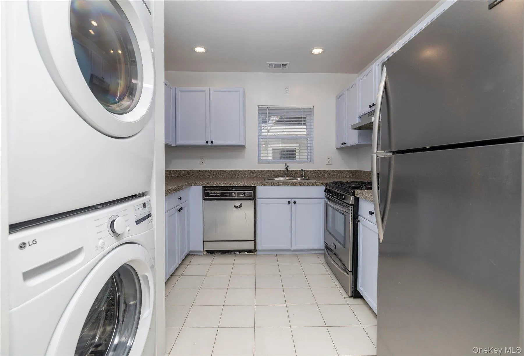 537 Broadway, Long Beach, NY, 2 Bedrooms Bedrooms, 4 Rooms Rooms,2 BathroomsBathrooms,Residential Lease,For Rent,Broadway,0,1035648 537 Broadway, Long Beach, NY, 2 Bedrooms Bedrooms, 4 Rooms Rooms,2 BathroomsBathrooms,Residential Lease,For Rent,Broadway,0,1035648