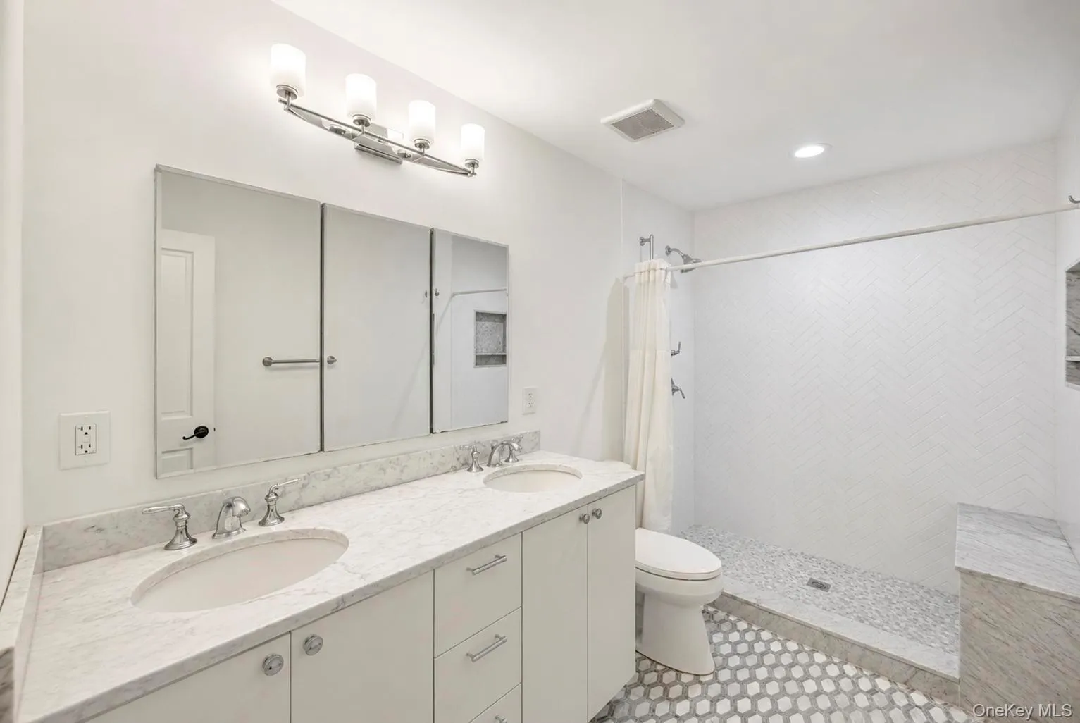 18 Catherwood Crescent, Huntington, NY, 3 Bedrooms Bedrooms, 7 Rooms Rooms,2 BathroomsBathrooms,Residential,For Rent,Catherwood,0,1035654 18 Catherwood Crescent, Huntington, NY, 3 Bedrooms Bedrooms, 7 Rooms Rooms,2 BathroomsBathrooms,Residential,For Rent,Catherwood,0,1035654