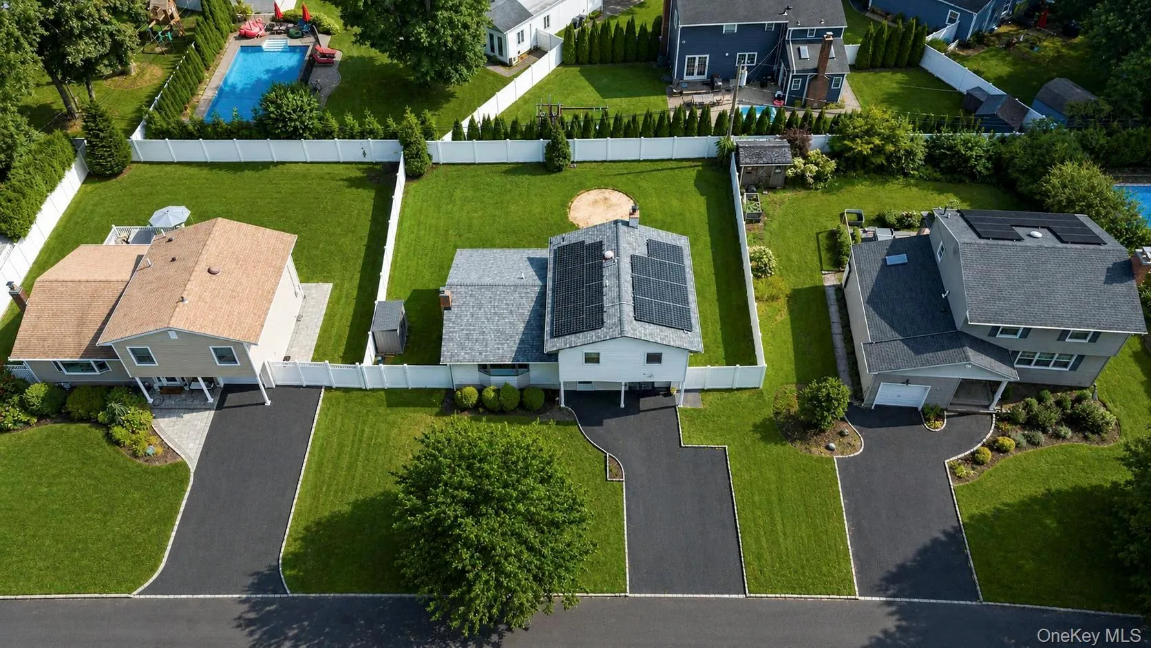 18 Catherwood Crescent, Huntington, NY, 3 Bedrooms Bedrooms, 7 Rooms Rooms,2 BathroomsBathrooms,Residential,For Rent,Catherwood,0,1035654 18 Catherwood Crescent, Huntington, NY, 3 Bedrooms Bedrooms, 7 Rooms Rooms,2 BathroomsBathrooms,Residential,For Rent,Catherwood,0,1035654