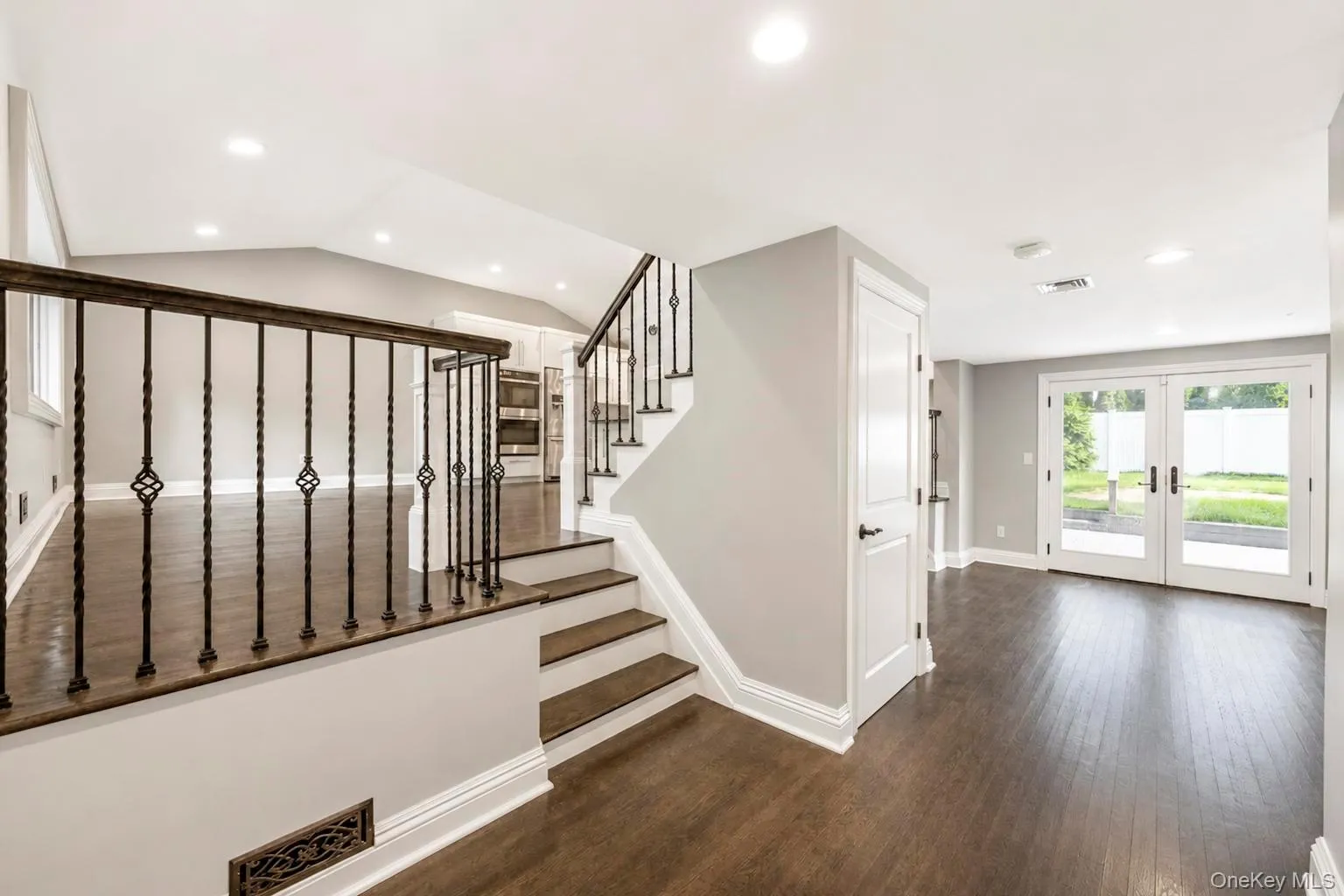 18 Catherwood Crescent, Huntington, NY, 3 Bedrooms Bedrooms, 7 Rooms Rooms,2 BathroomsBathrooms,Residential,For Rent,Catherwood,0,1035654 18 Catherwood Crescent, Huntington, NY, 3 Bedrooms Bedrooms, 7 Rooms Rooms,2 BathroomsBathrooms,Residential,For Rent,Catherwood,0,1035654