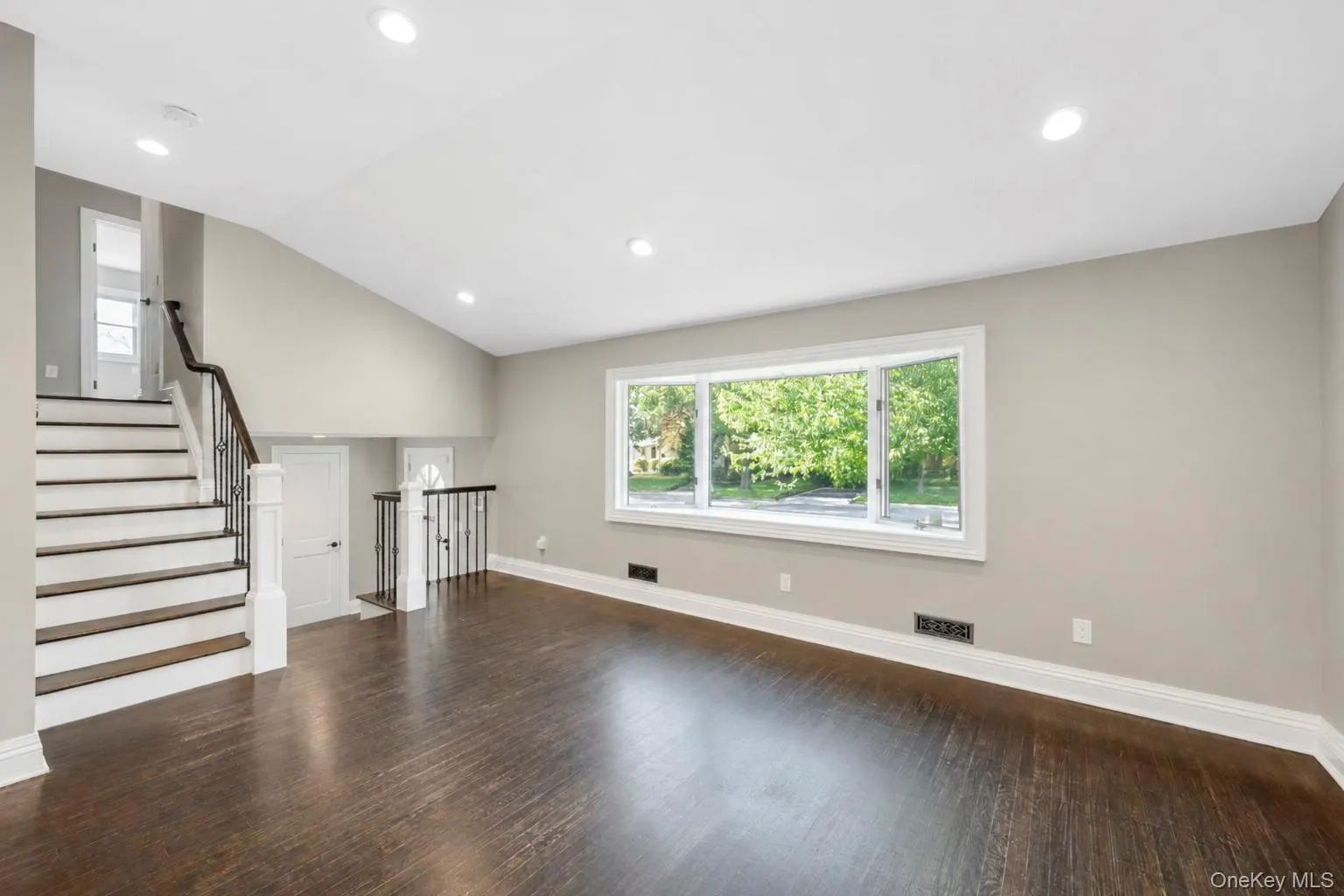 18 Catherwood Crescent, Huntington, NY, 3 Bedrooms Bedrooms, 7 Rooms Rooms,2 BathroomsBathrooms,Residential,For Rent,Catherwood,0,1035654 18 Catherwood Crescent, Huntington, NY, 3 Bedrooms Bedrooms, 7 Rooms Rooms,2 BathroomsBathrooms,Residential,For Rent,Catherwood,0,1035654