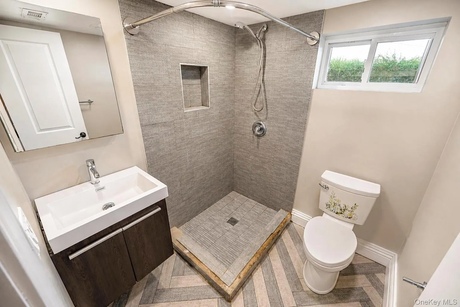 18 Catherwood Crescent, Huntington, NY, 3 Bedrooms Bedrooms, 7 Rooms Rooms,2 BathroomsBathrooms,Residential,For Rent,Catherwood,0,1035654 18 Catherwood Crescent, Huntington, NY, 3 Bedrooms Bedrooms, 7 Rooms Rooms,2 BathroomsBathrooms,Residential,For Rent,Catherwood,0,1035654