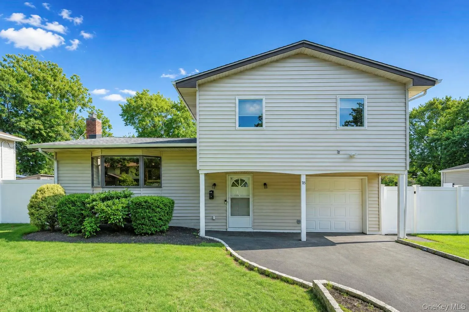 18 Catherwood Crescent, Huntington, NY, 3 Bedrooms Bedrooms, 7 Rooms Rooms,2 BathroomsBathrooms,Residential,For Rent,Catherwood,0,1035654 18 Catherwood Crescent, Huntington, NY, 3 Bedrooms Bedrooms, 7 Rooms Rooms,2 BathroomsBathrooms,Residential,For Rent,Catherwood,0,1035654