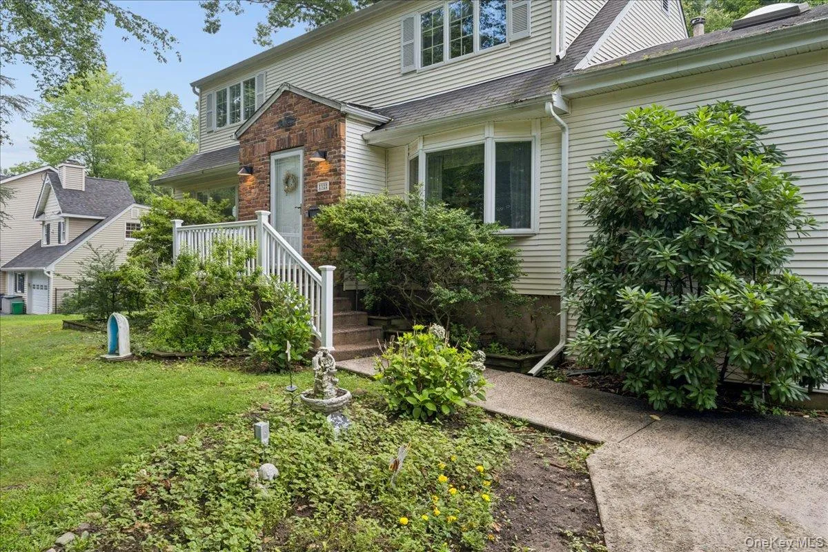 32 Carolina Drive, Clarkstown, NY, 4 Bedrooms Bedrooms, 10 Rooms Rooms,2 BathroomsBathrooms,Residential,For Rent,Carolina,0,1035674 32 Carolina Drive, Clarkstown, NY, 4 Bedrooms Bedrooms, 10 Rooms Rooms,2 BathroomsBathrooms,Residential,For Rent,Carolina,0,1035674