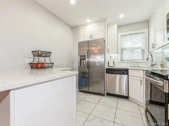 14662 181st Street, New York, NY, 3 Bedrooms Bedrooms, 5 Rooms Rooms,2 BathroomsBathrooms,Residential Lease,For Rent,181st,0,1035683 14662 181st Street, New York, NY, 3 Bedrooms Bedrooms, 5 Rooms Rooms,2 BathroomsBathrooms,Residential Lease,For Rent,181st,0,1035683