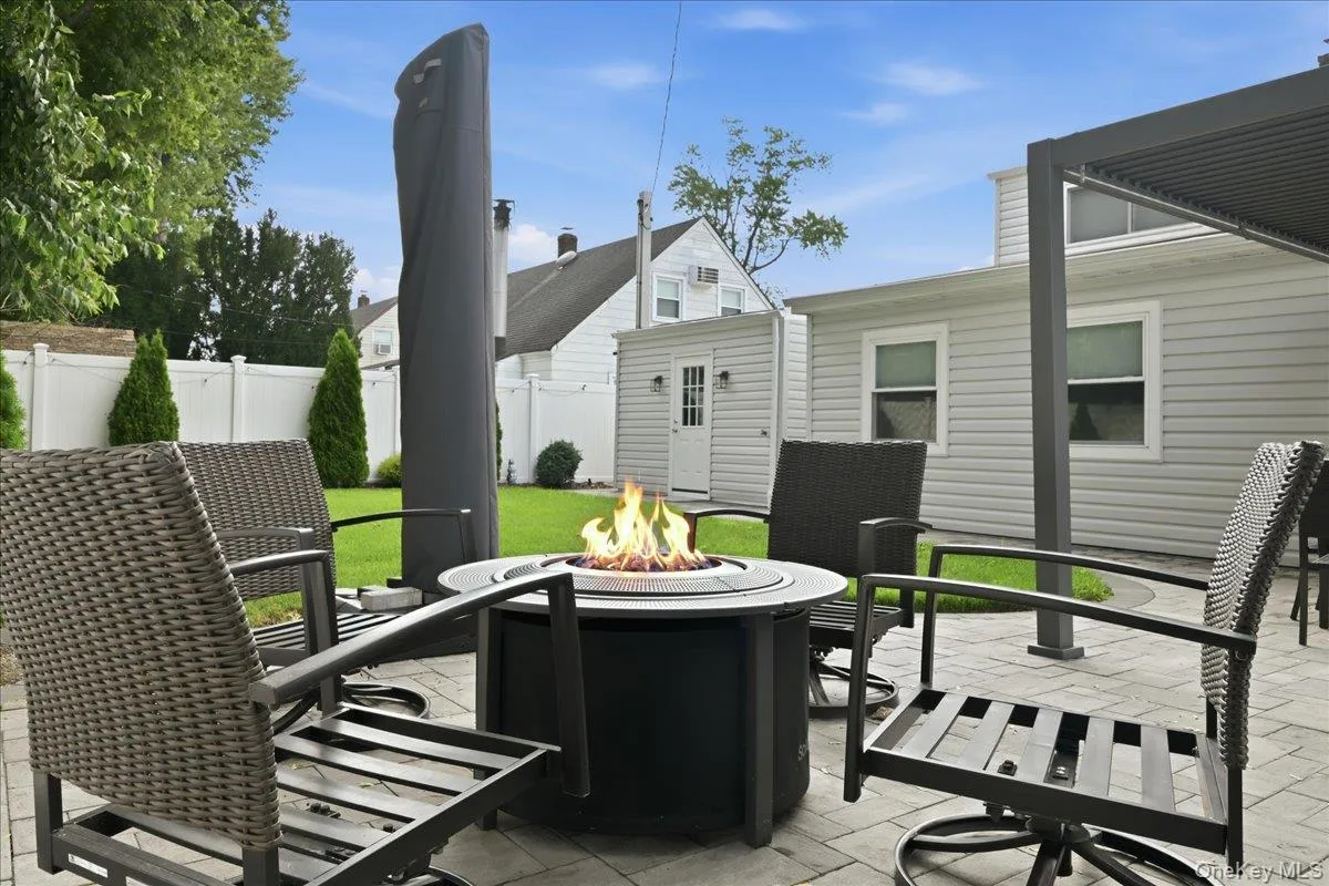 23 Needle Lane, Hempstead, NY, 4 Bedrooms Bedrooms, 8 Rooms Rooms,2 BathroomsBathrooms,Residential,For Rent,Needle,0,1035690 23 Needle Lane, Hempstead, NY, 4 Bedrooms Bedrooms, 8 Rooms Rooms,2 BathroomsBathrooms,Residential,For Rent,Needle,0,1035690